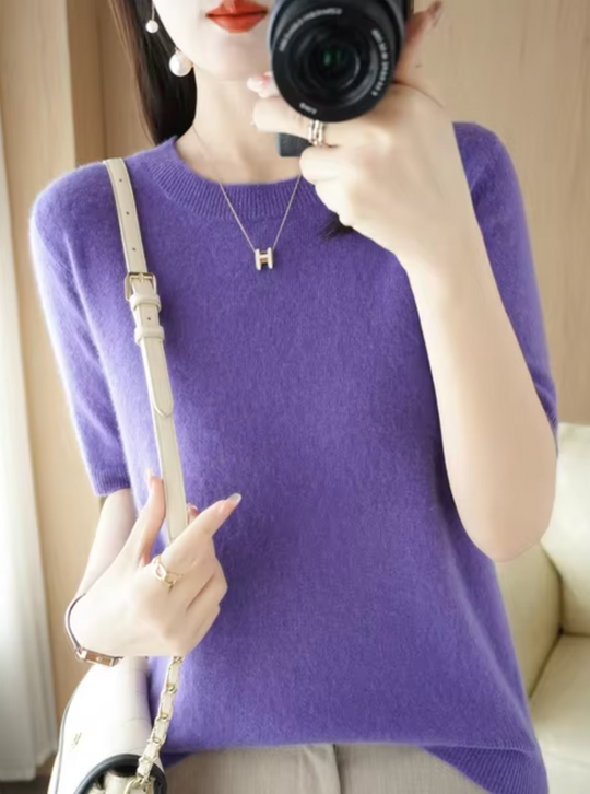 Short-sleeved knit top with round neckline