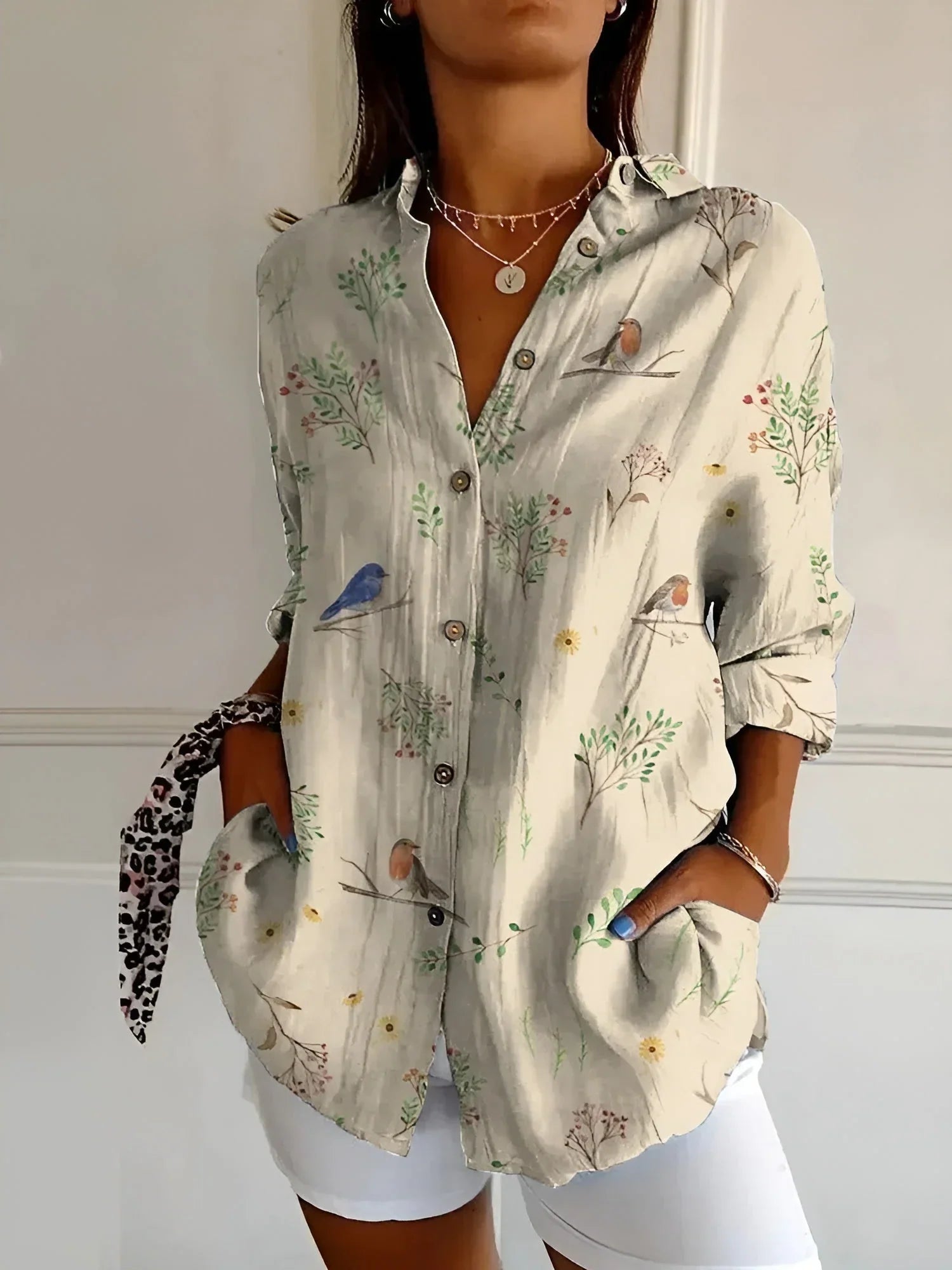 Patterned women's blouse with collar