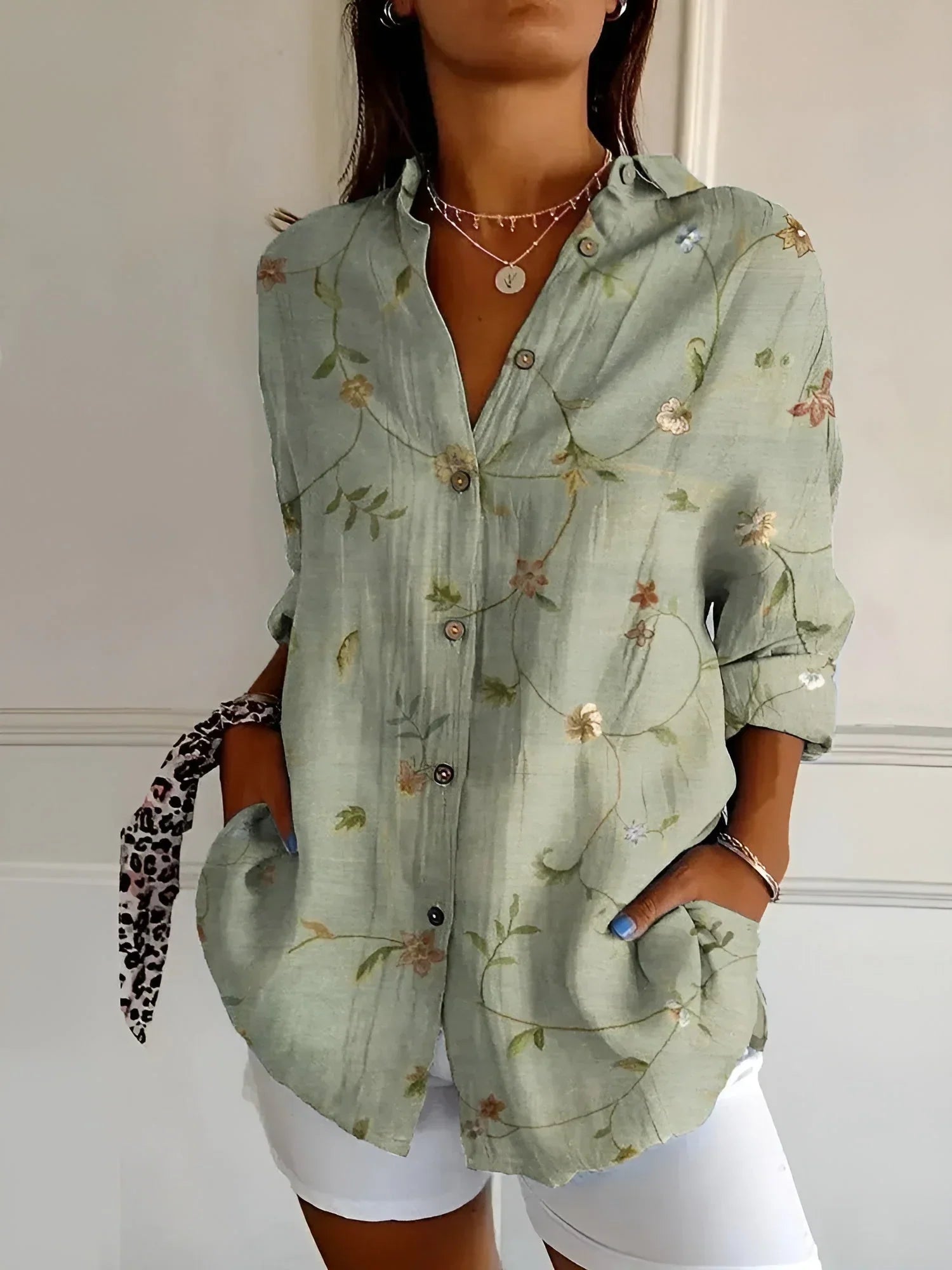 Patterned women's blouse with collar