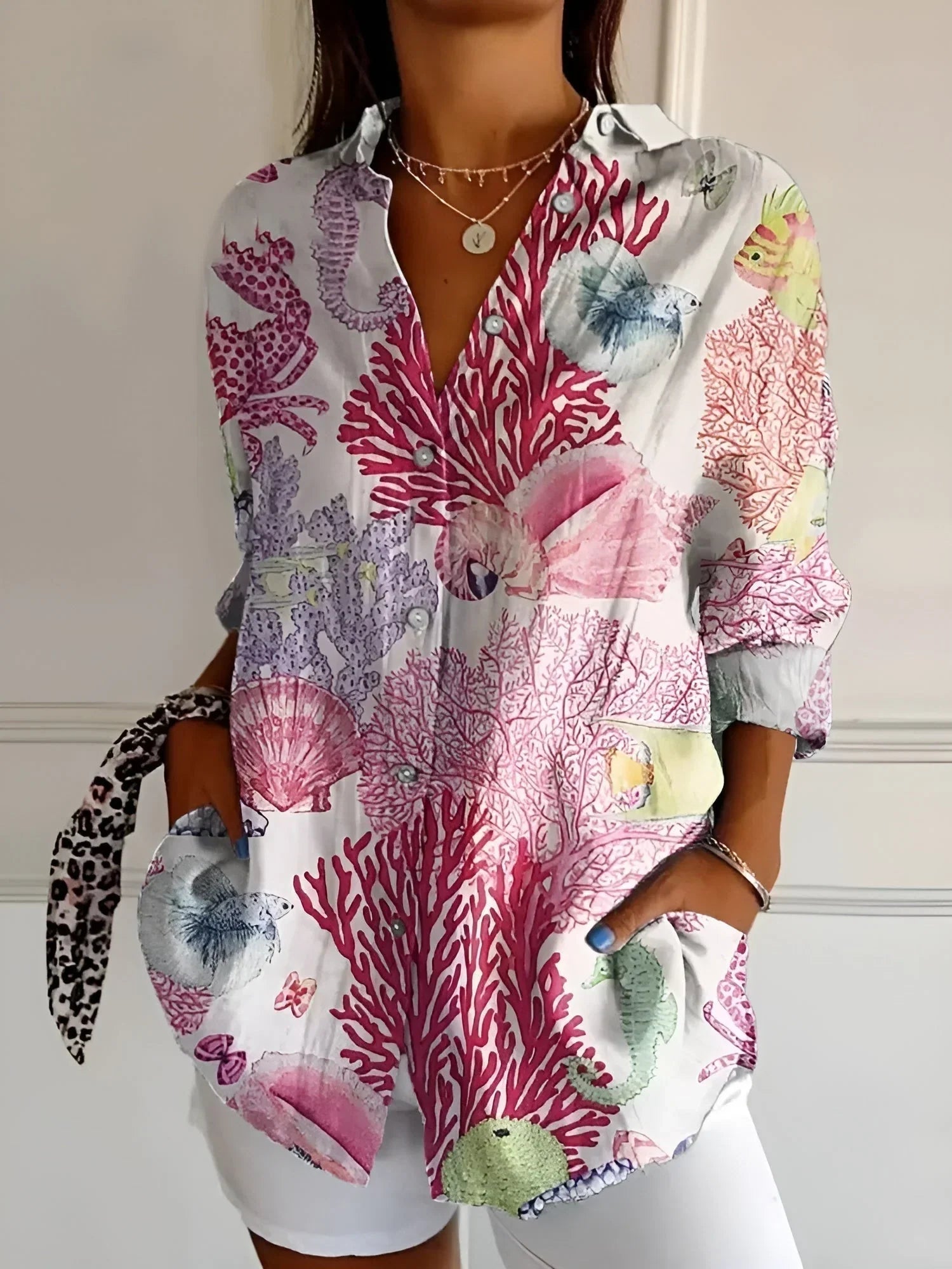 Patterned women's blouse with collar