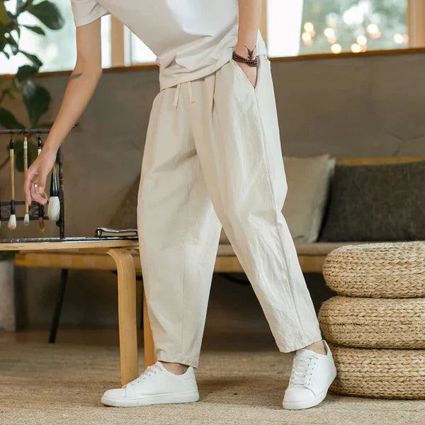 Lightweight men's leisure trousers with elastic waistband and straight cut