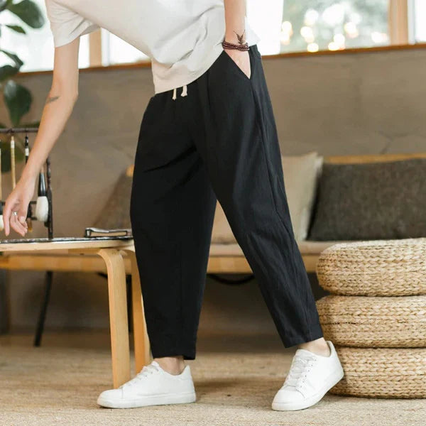 Lightweight men's leisure trousers with elastic waistband and straight cut