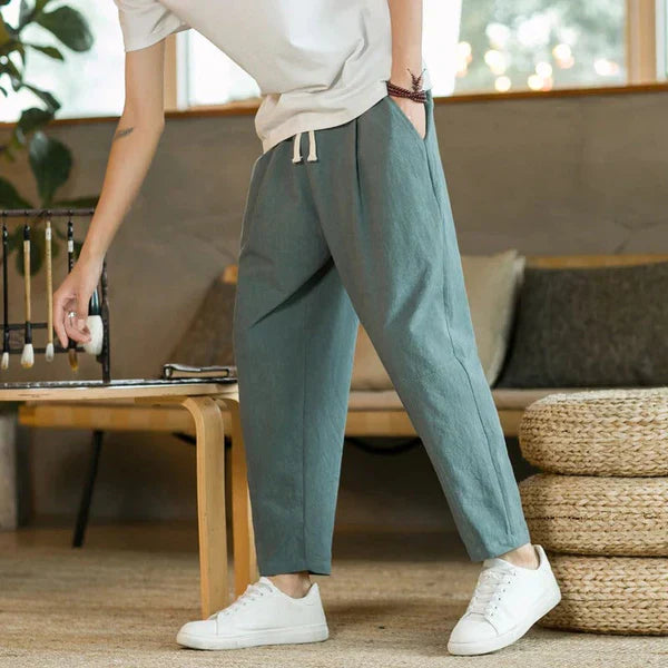 Lightweight men's leisure trousers with elastic waistband and straight cut