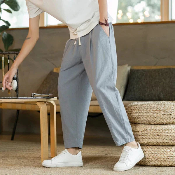 Lightweight men's leisure trousers with elastic waistband and straight cut