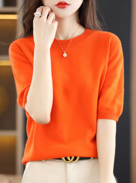 Short-sleeved knit top with round neckline