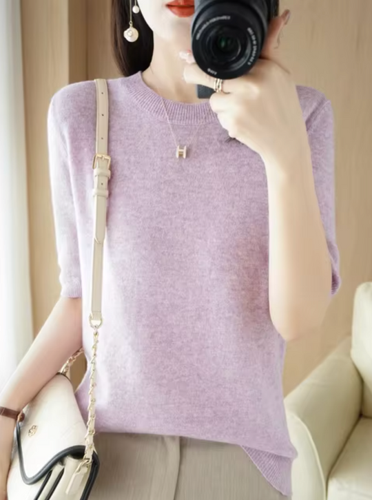 Short-sleeved knit top with round neckline